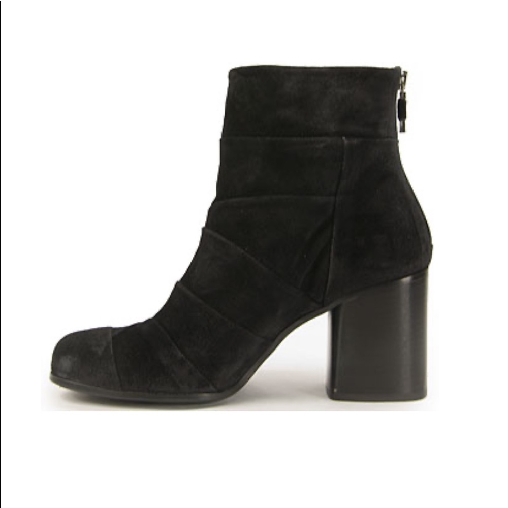 NWT Alberto Fermani black suede boots with block heel